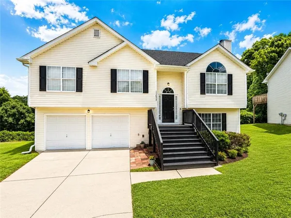 $325,000 | 11072 Pebble Ridge Drive, Hampton, GA 30228