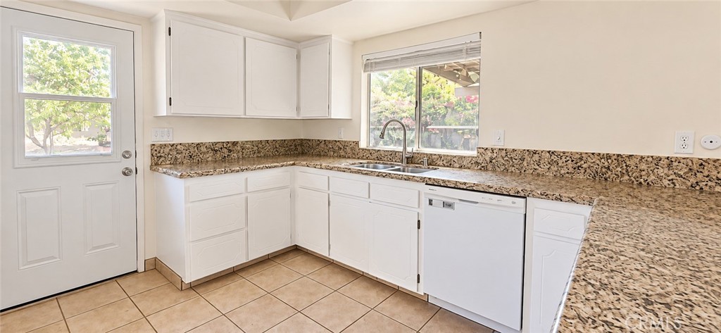 1192 Caren Road Vista, CA 92083 - Photo 20 of 37 Gallery Image 20