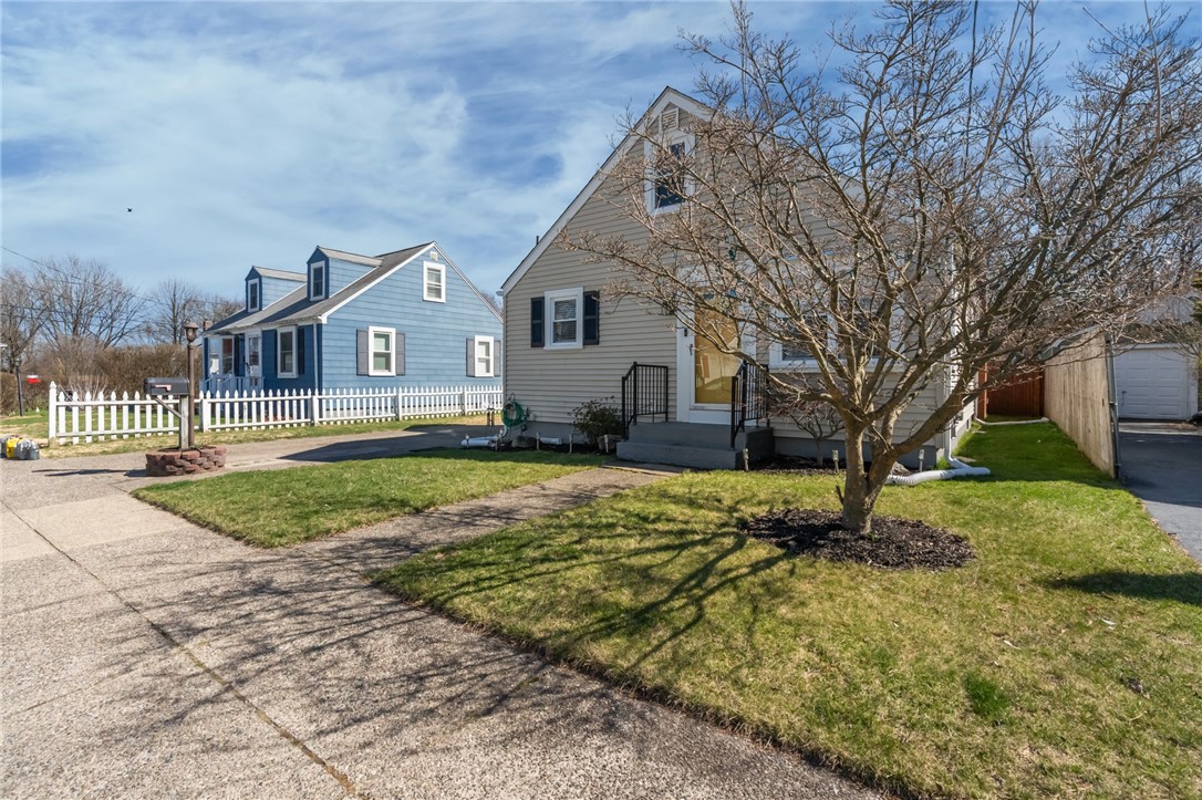 19 Annette Avenue Pawtucket, RI 02861 - Photo 2 of 44
