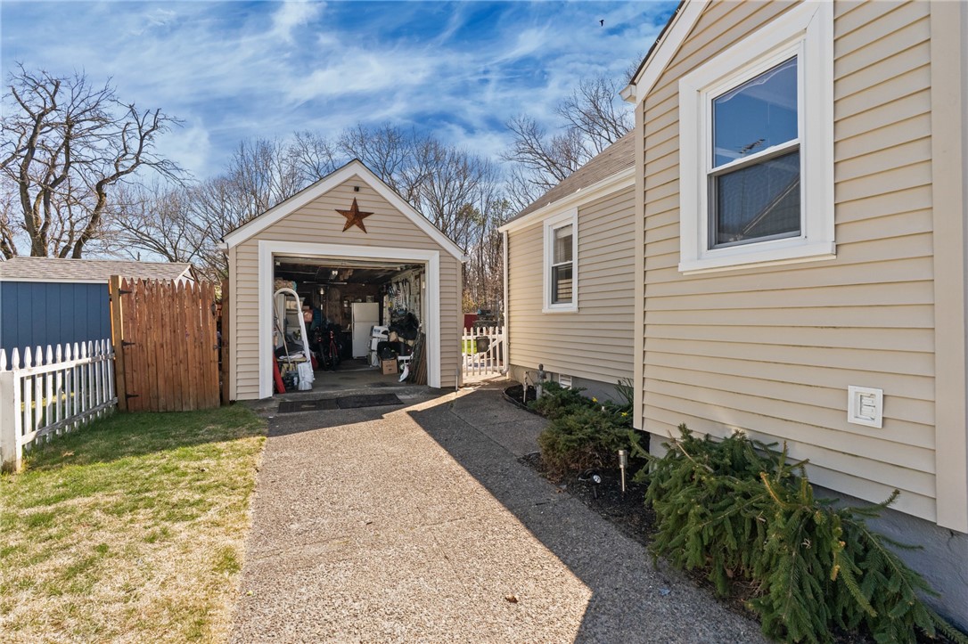19 Annette Avenue Pawtucket, RI 02861 - Photo 32 of 44