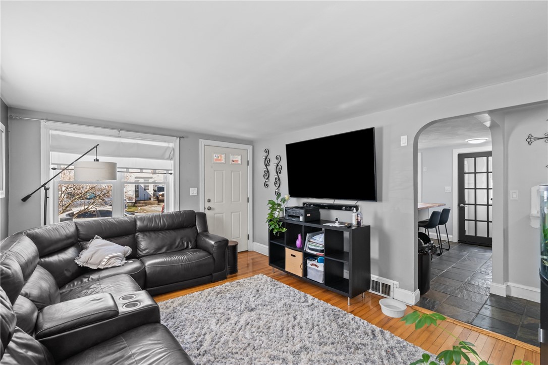 19 Annette Avenue Pawtucket, RI 02861 - Photo 4 of 44