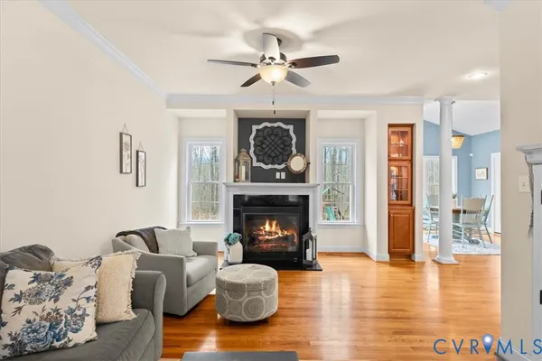 a en suite bathroom with a double vanity sink and a mirror