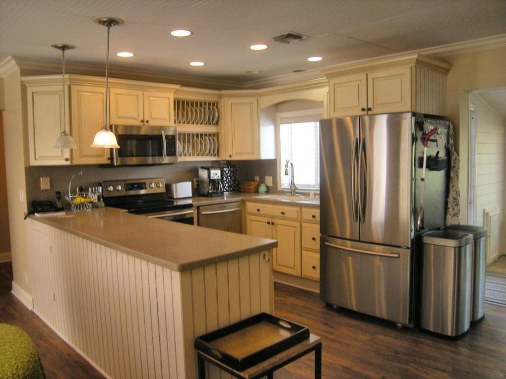 585 Northwest 2nd Avenue Boca Raton, FL 33432 - Photo 3 of 15 585 BREAKFAST KITCHEN