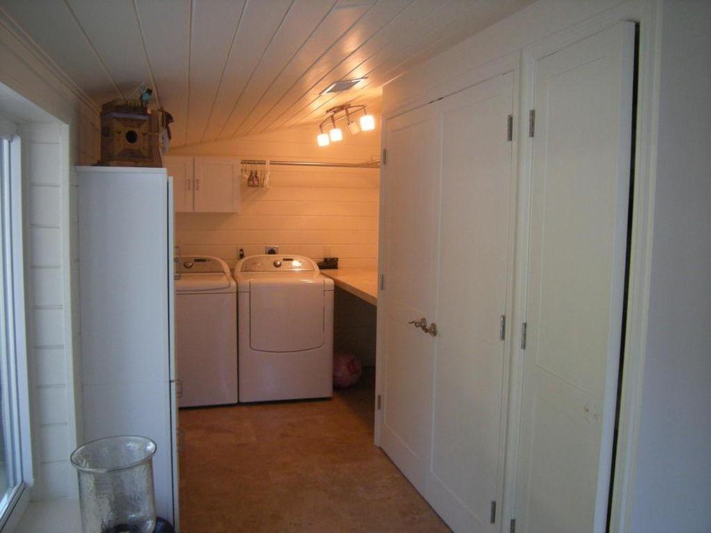 585 Northwest 2nd Avenue Boca Raton, FL 33432 - Photo 8 of 15 585 LAUNDRY 1