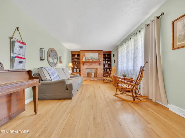 $399,000 | 217 Mayview Drive, Powell, TN 37849