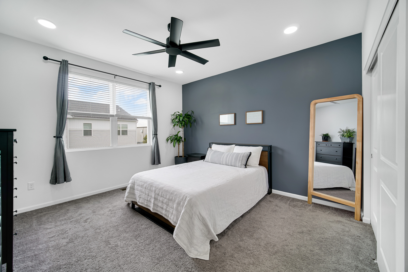 444 Comstock Road South Elgin, IL 60177 - Photo 13 of 25