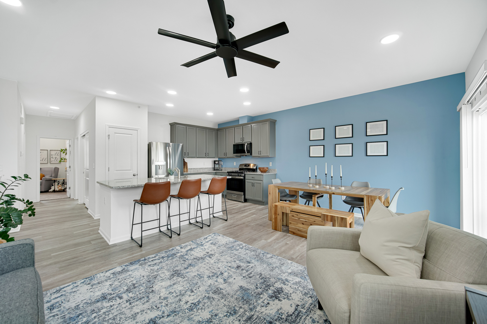 444 Comstock Road South Elgin, IL 60177 - Photo 2 of 25