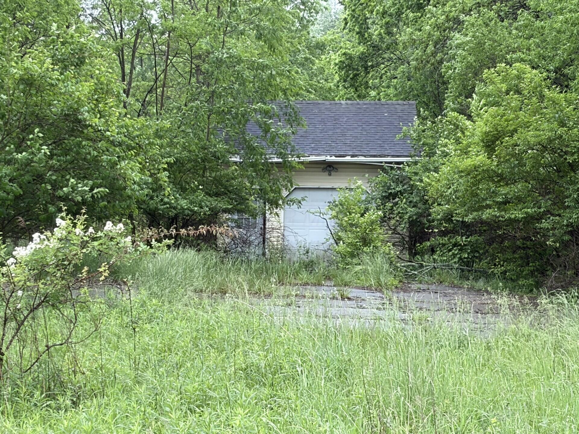 2008 Bishop Road Ashley, OH 43003 - Photo 2 of 3 2008 Bishop Garage