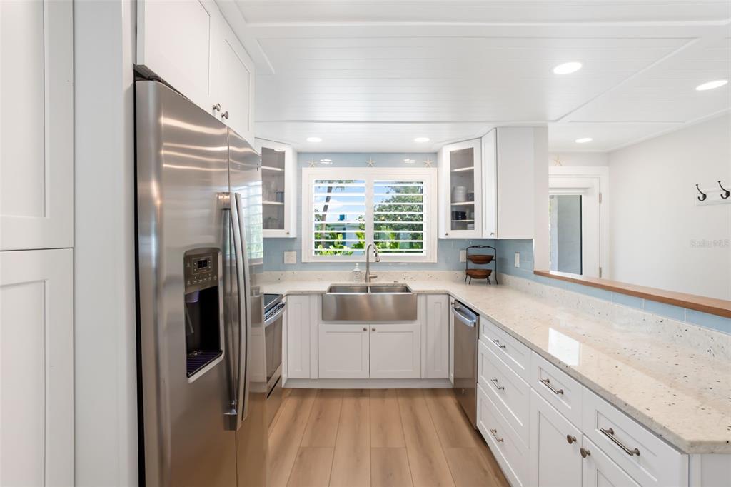 546 Spanish Drive South Longboat Key, FL 34228 - Photo 8 of 57