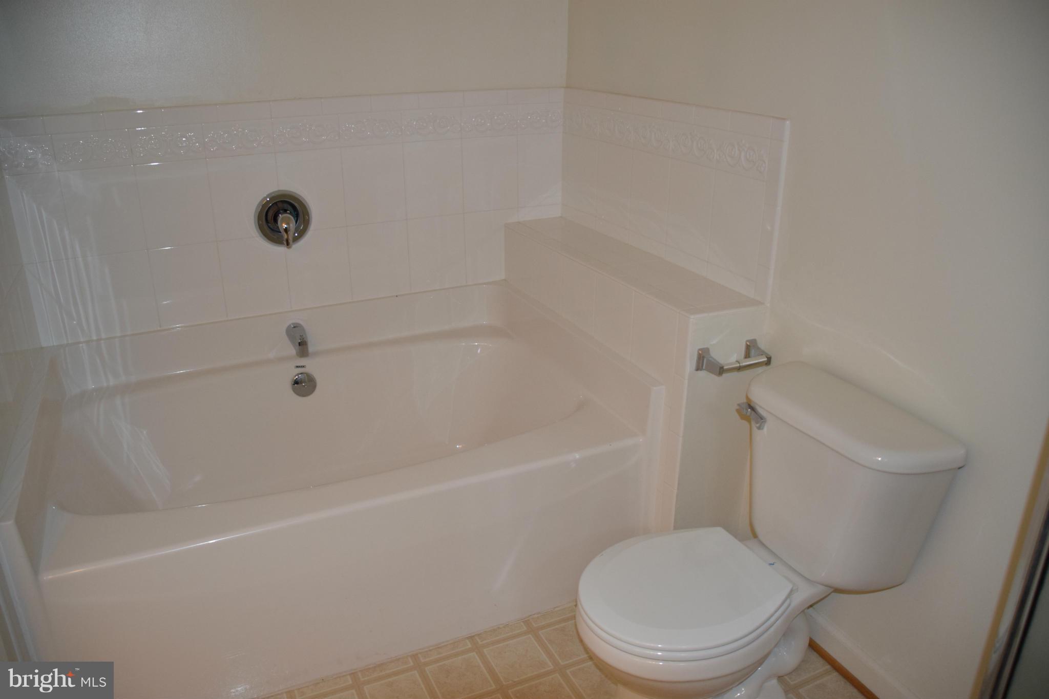 460 Thumper Drive Ranson, WV 25438 - Photo 12 of 24 Bath (Master)