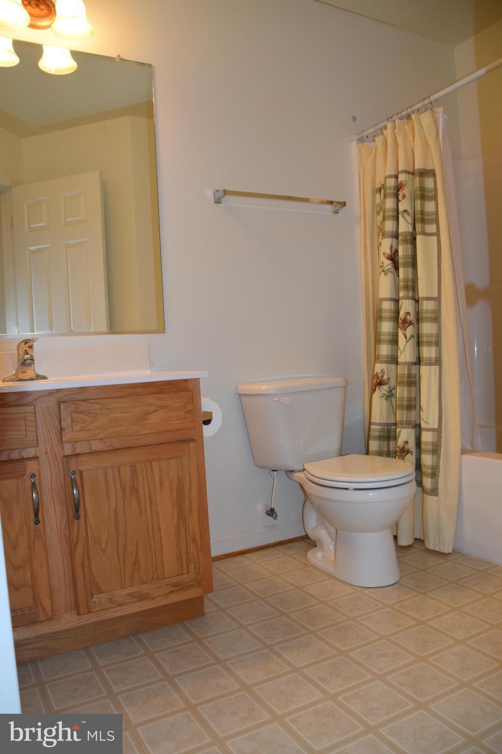 460 Thumper Drive Ranson, WV 25438 - Photo 15 of 24 Bath