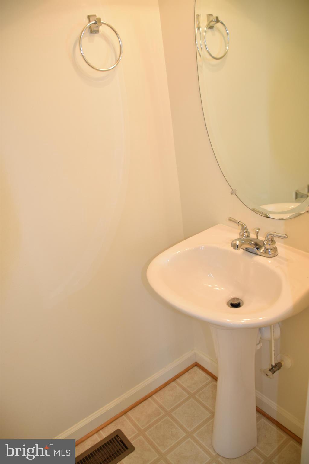 460 Thumper Drive Ranson, WV 25438 - Photo 4 of 24 Bath