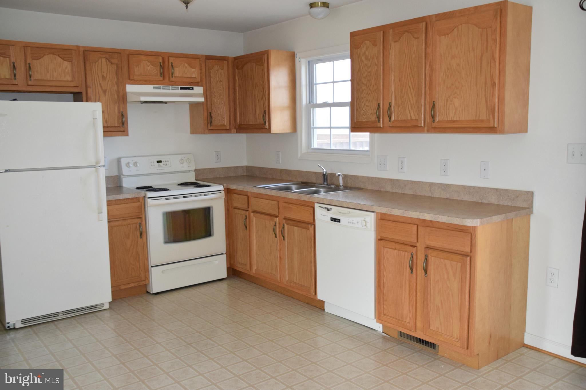 460 Thumper Drive Ranson, WV 25438 - Photo 5 of 24 Kitchen