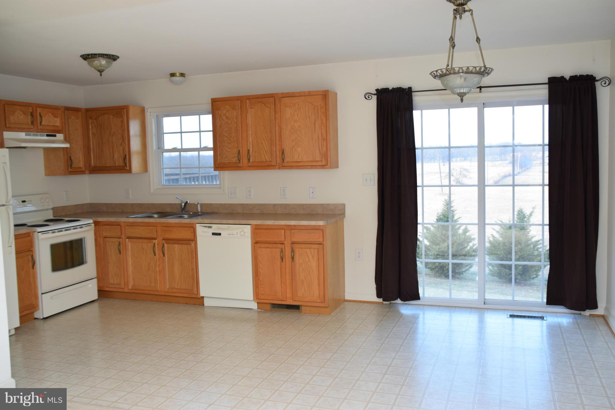 460 Thumper Drive Ranson, WV 25438 - Photo 6 of 24 Kitchen