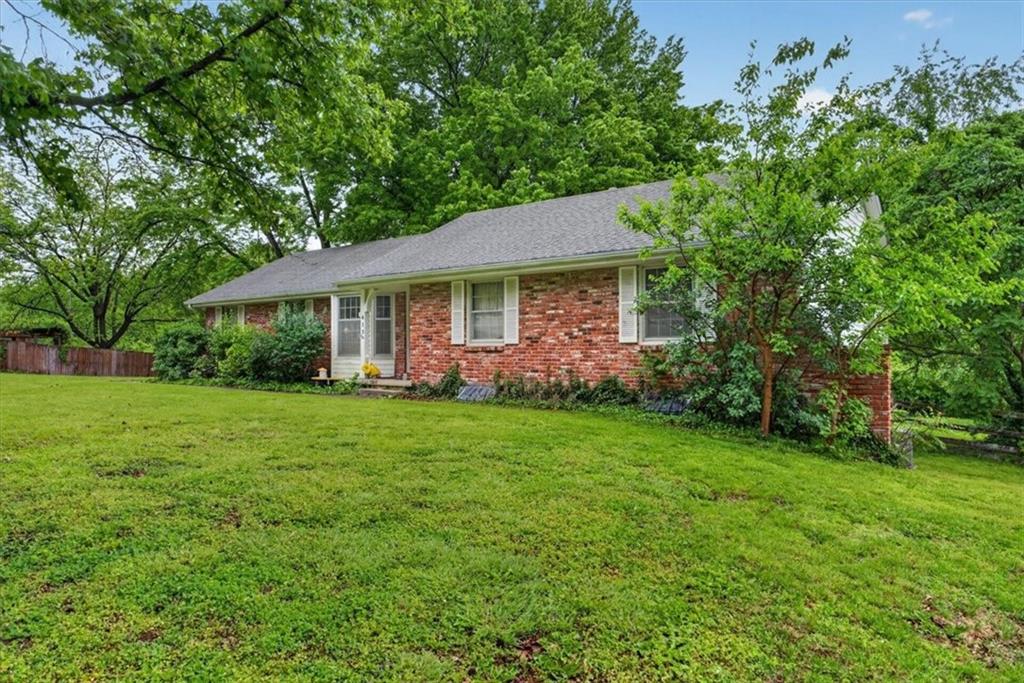 413 Southwest Sunset Drive Lee's Summit, MO 64081 - Photo 3 of 32