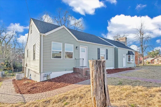 $229,900 | 2218 Larchwood Street Northeast, Roanoke, VA 24012