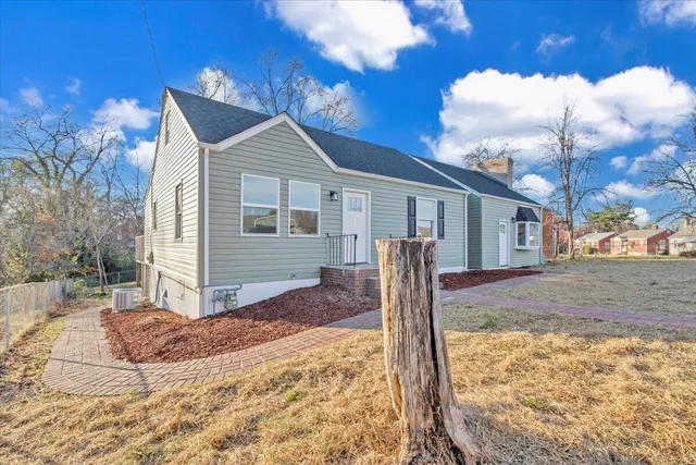 $229,900 | 2218 Larchwood Street Northeast, Roanoke, VA 24012