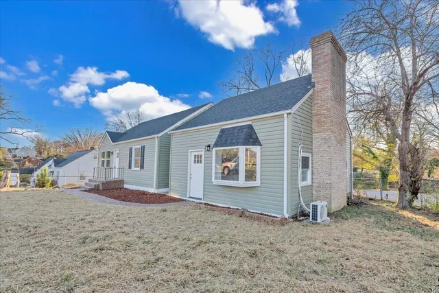 $229,900 | 2218 Larchwood Street Northeast, Roanoke, VA 24012