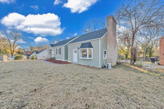 $229,900 | 2218 Larchwood Street Northeast, Roanoke, VA 24012