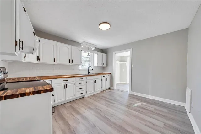 $229,900 | 2218 Larchwood Street Northeast, Roanoke, VA 24012