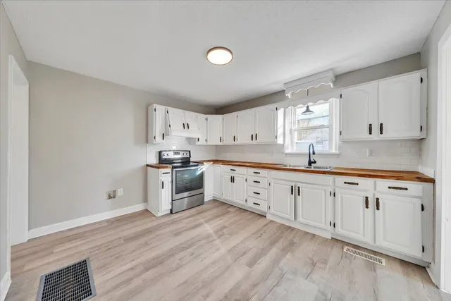 $229,900 | 2218 Larchwood Street Northeast, Roanoke, VA 24012