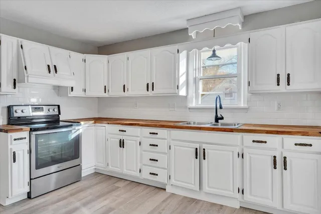 $229,900 | 2218 Larchwood Street Northeast, Roanoke, VA 24012