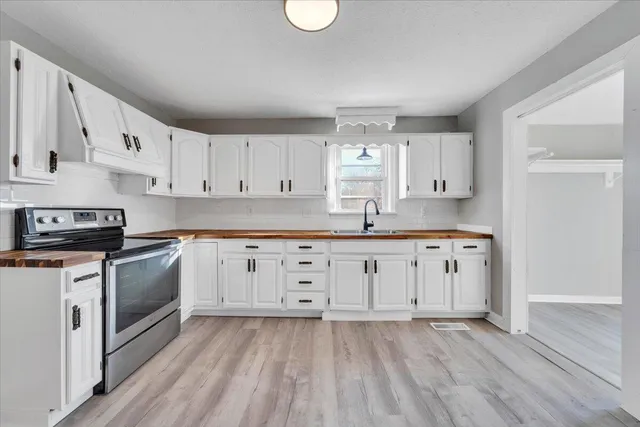 $229,900 | 2218 Larchwood Street Northeast, Roanoke, VA 24012