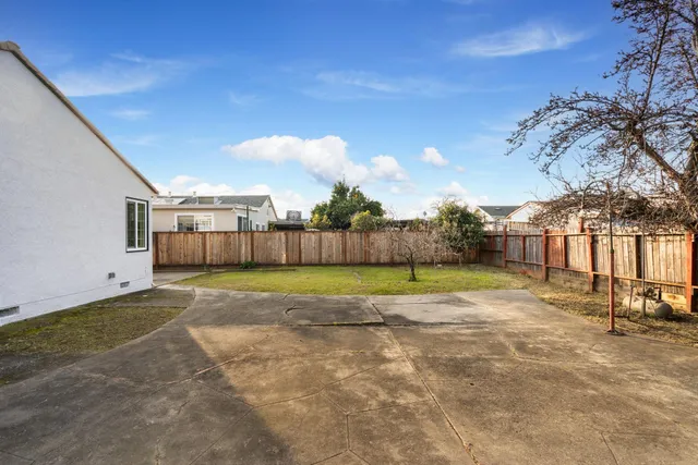 a view of a tennis court