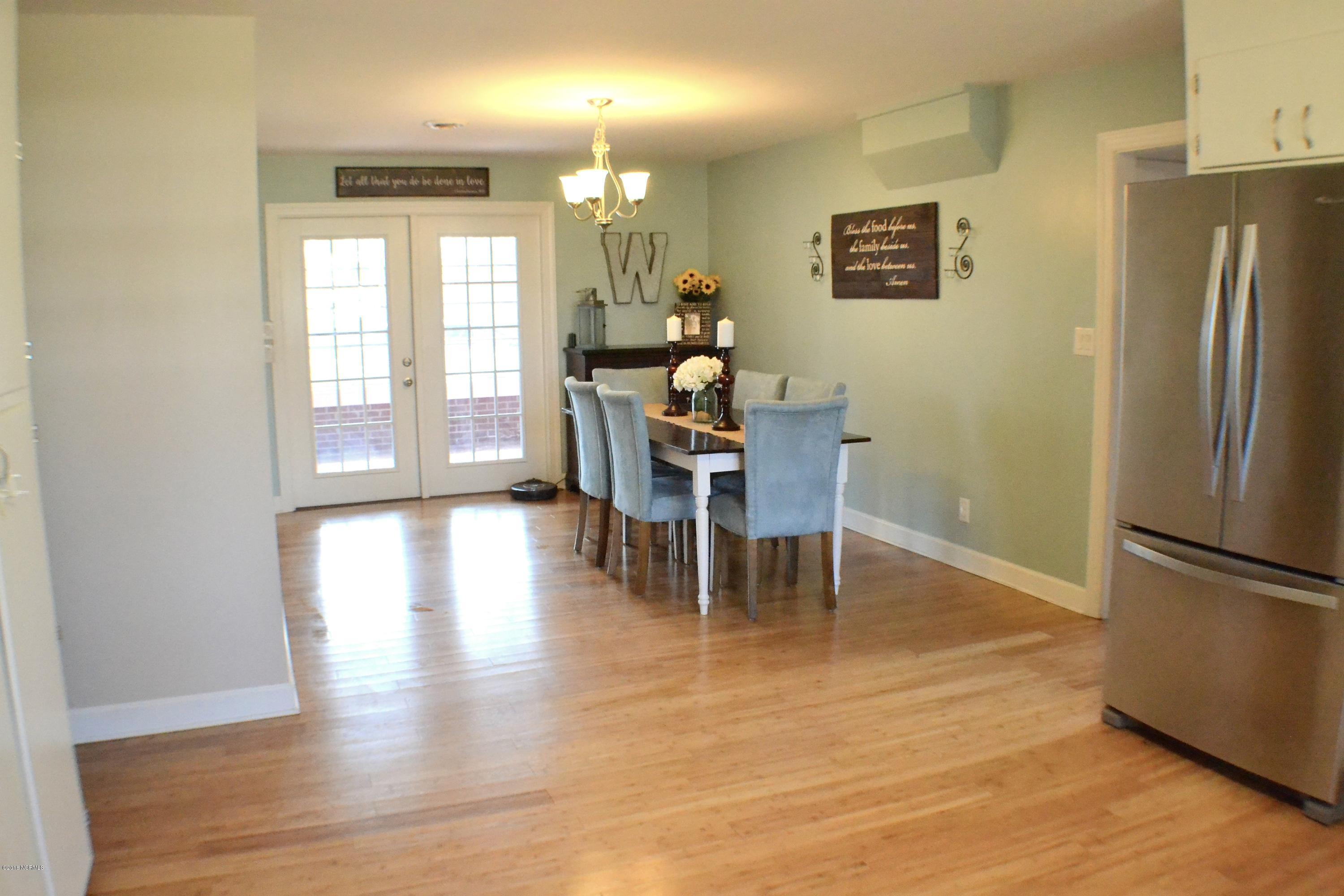 190 Community Road Davis, NC 28524 - Photo 3 of 34 Dining Room