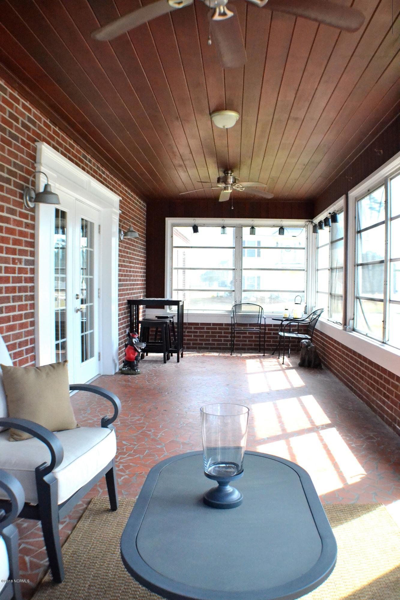 190 Community Road Davis, NC 28524 - Photo 7 of 34 3 season porch