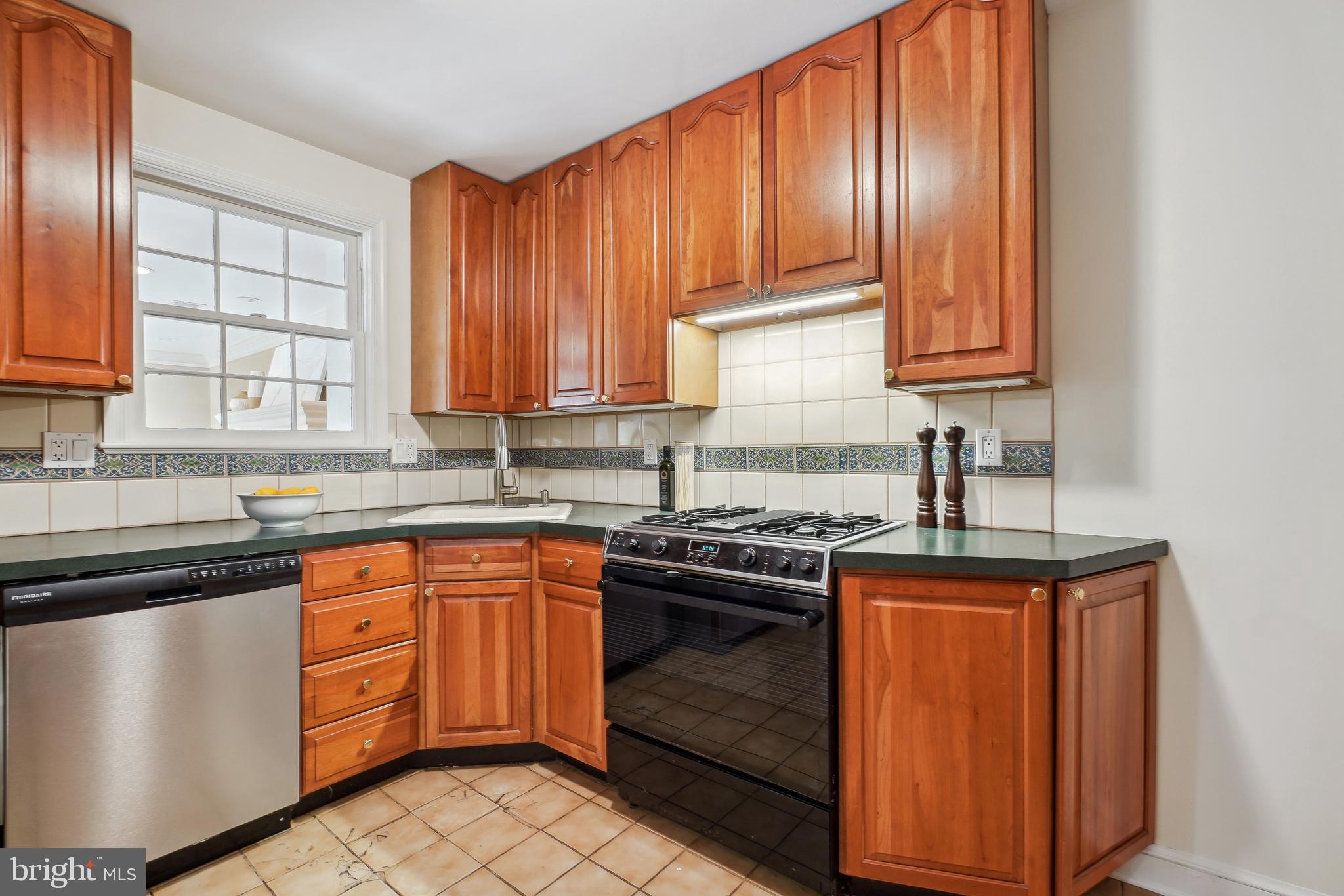 4602 Rosedale Avenue Bethesda, MD 20814 - Photo 9 of 30 Kitchen
