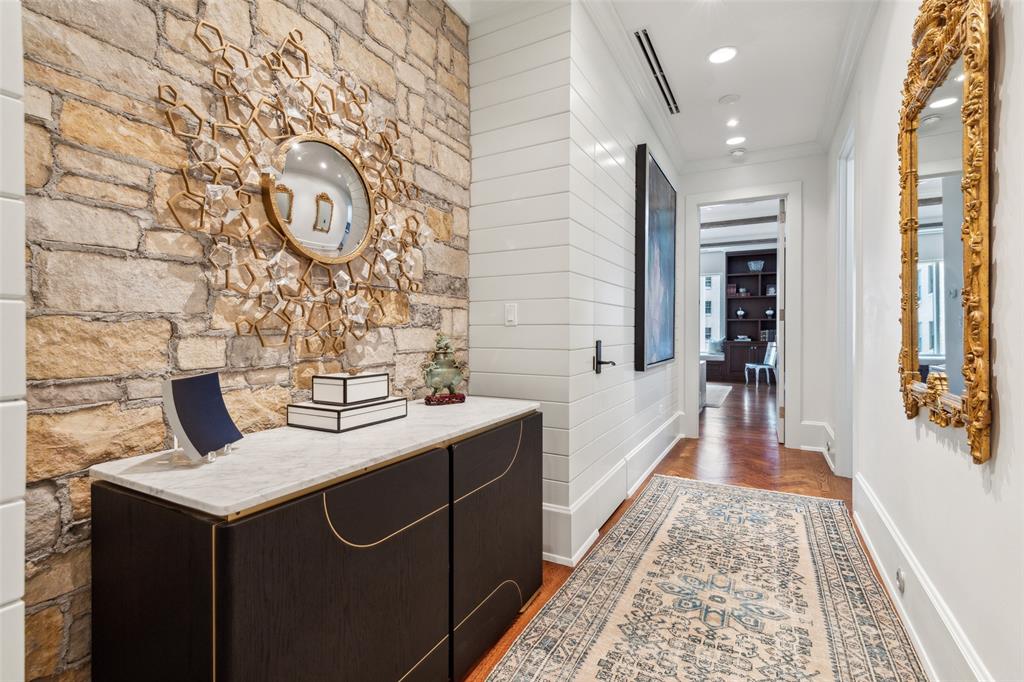 2300 Wolf Street, Unit 3D Dallas, TX 75201 - Photo 12 of 37 Hallway