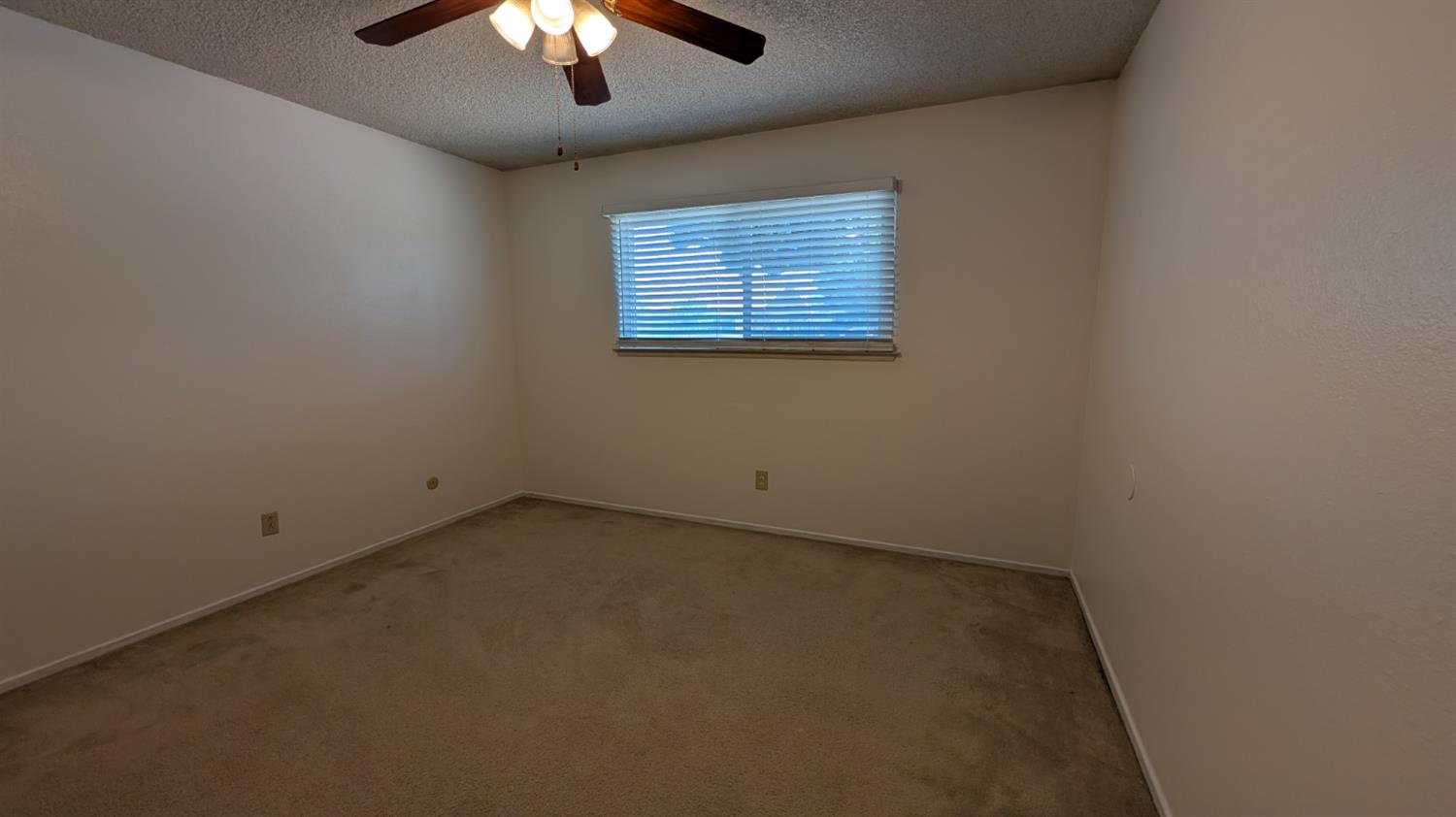 404 Fall Avenue Madera, CA 93637 - Photo 13 of 23