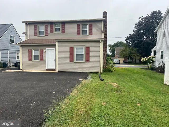 $298,000 | 144 West Conestoga Street, New Holland, PA 17557
