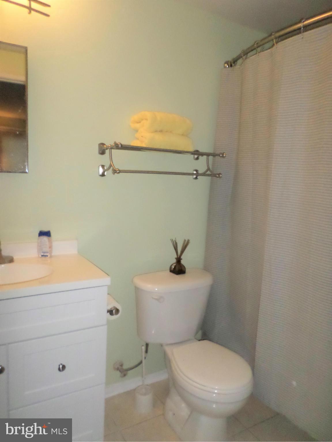 10719 Lester Street Silver Spring, MD 20902 - Photo 19 of 27 First Floor Full Bath