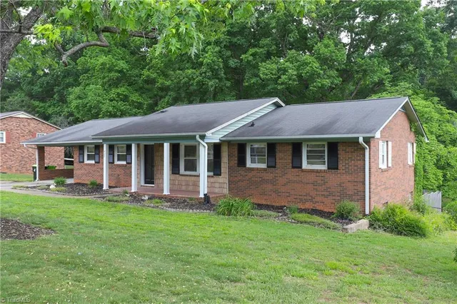 $333,900 | 429 Mendenhall Drive, Winston-Salem, NC 27127