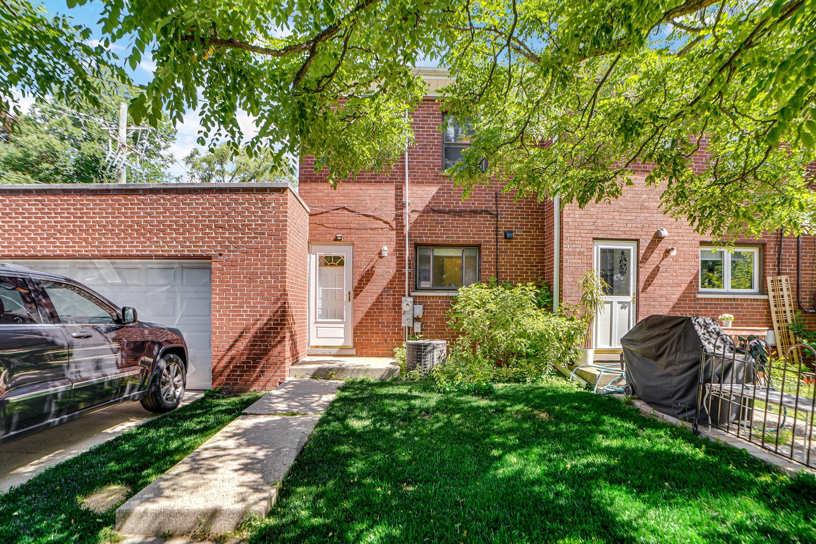 503 Ridge Road, Unit 21 Wilmette, IL 60091 - Photo 3 of 21 front view of a house with a yard