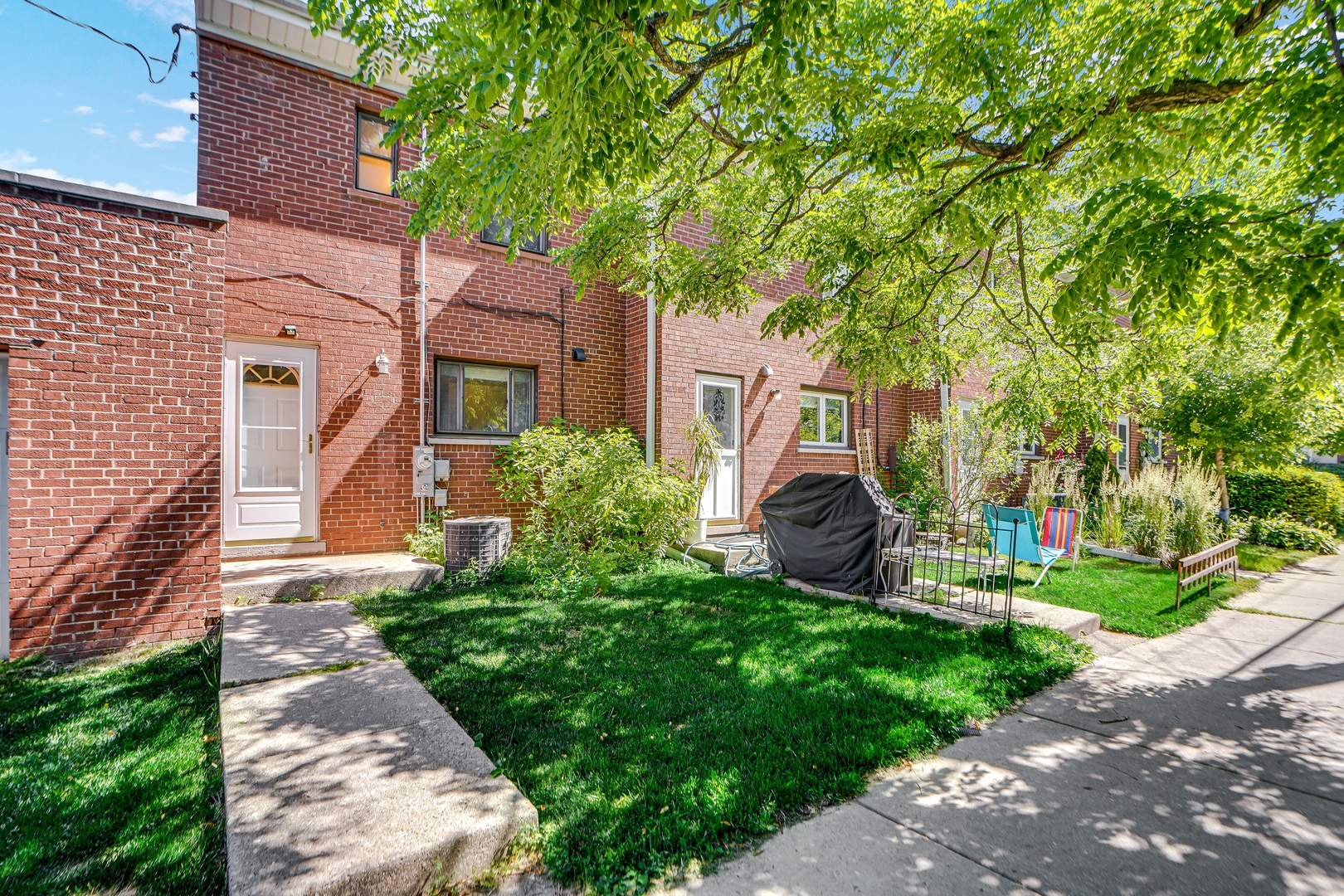 503 Ridge Road, Unit 21 Wilmette, IL 60091 - Photo 4 of 21 a view of a back yard of the house