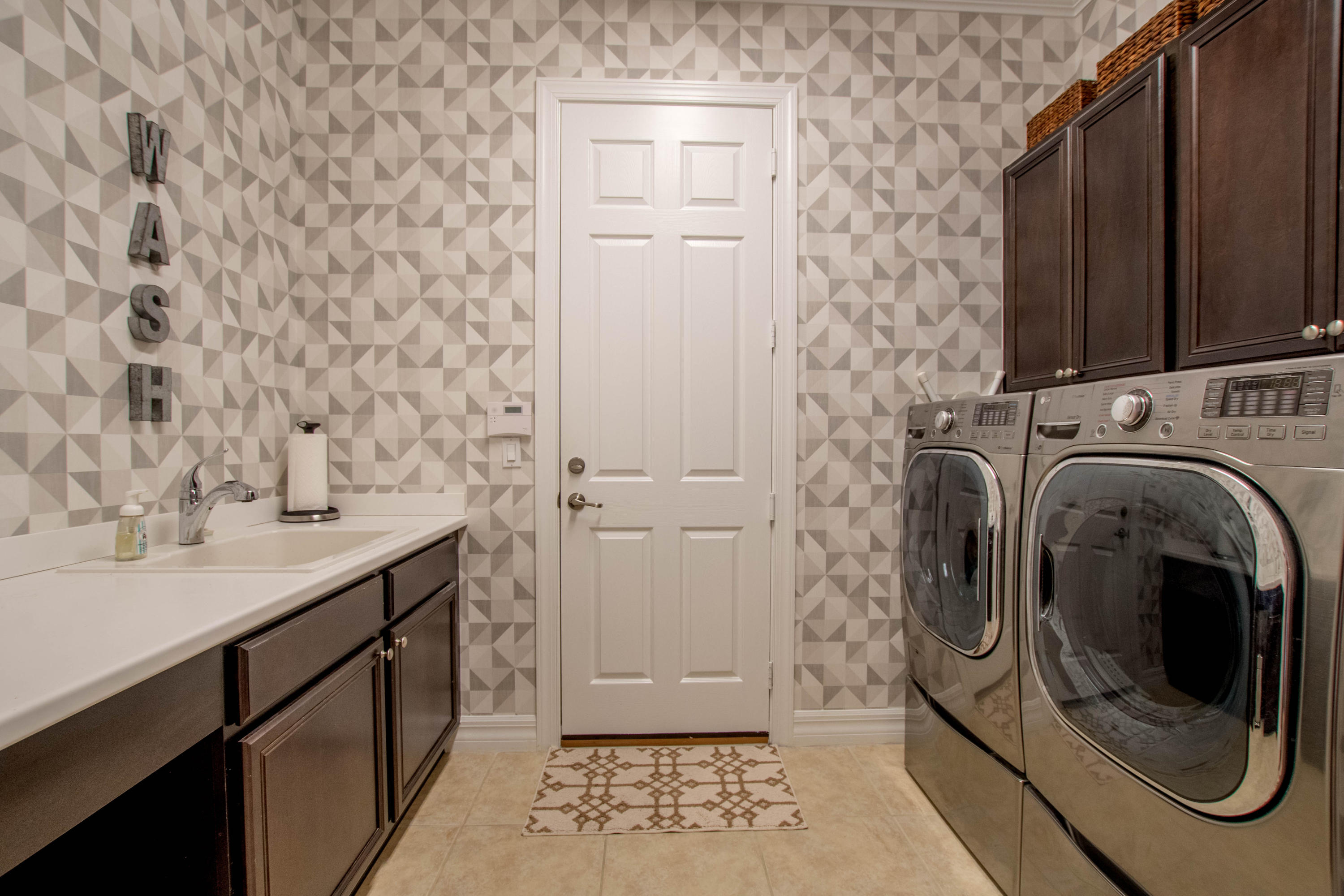 10817 Pisa Road Wellington, FL 33414 - Photo 21 of 30 Expansive Laundry Room w/Tub & Storage
