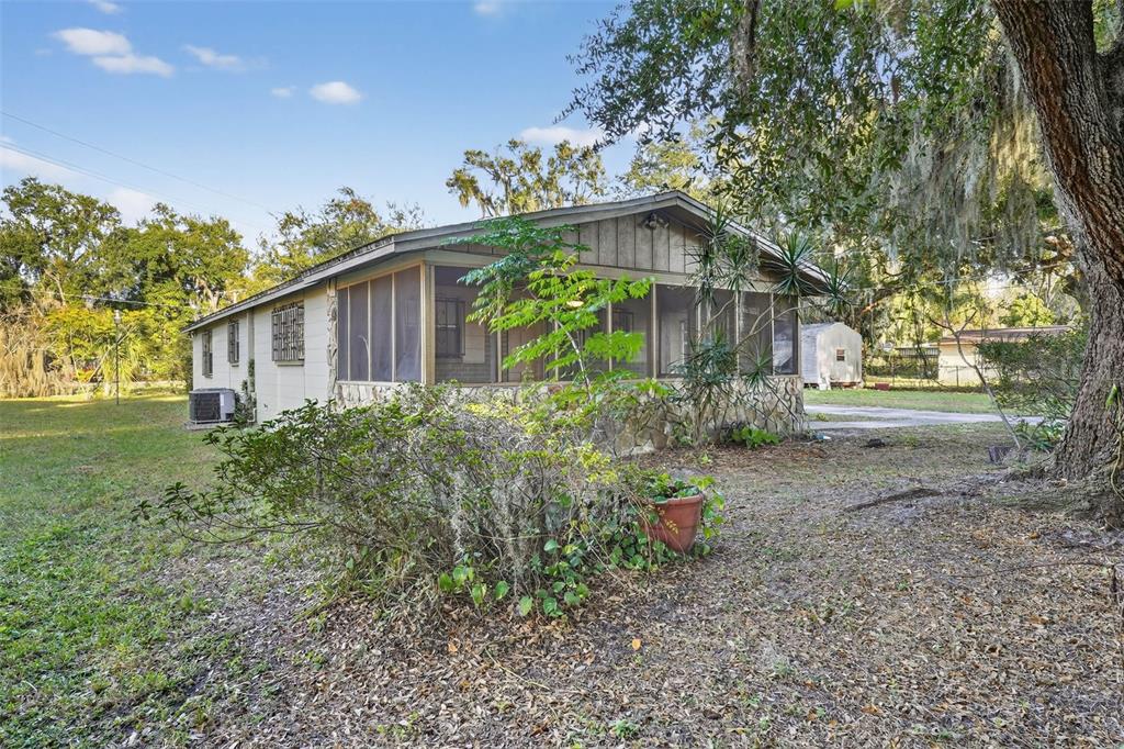 614 Spruce Street Plant City, FL 33563 - Photo 4 of 68