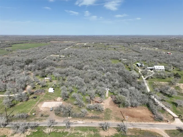 $115,000 | 921 Roosevelt Road, Luling, TX 78648