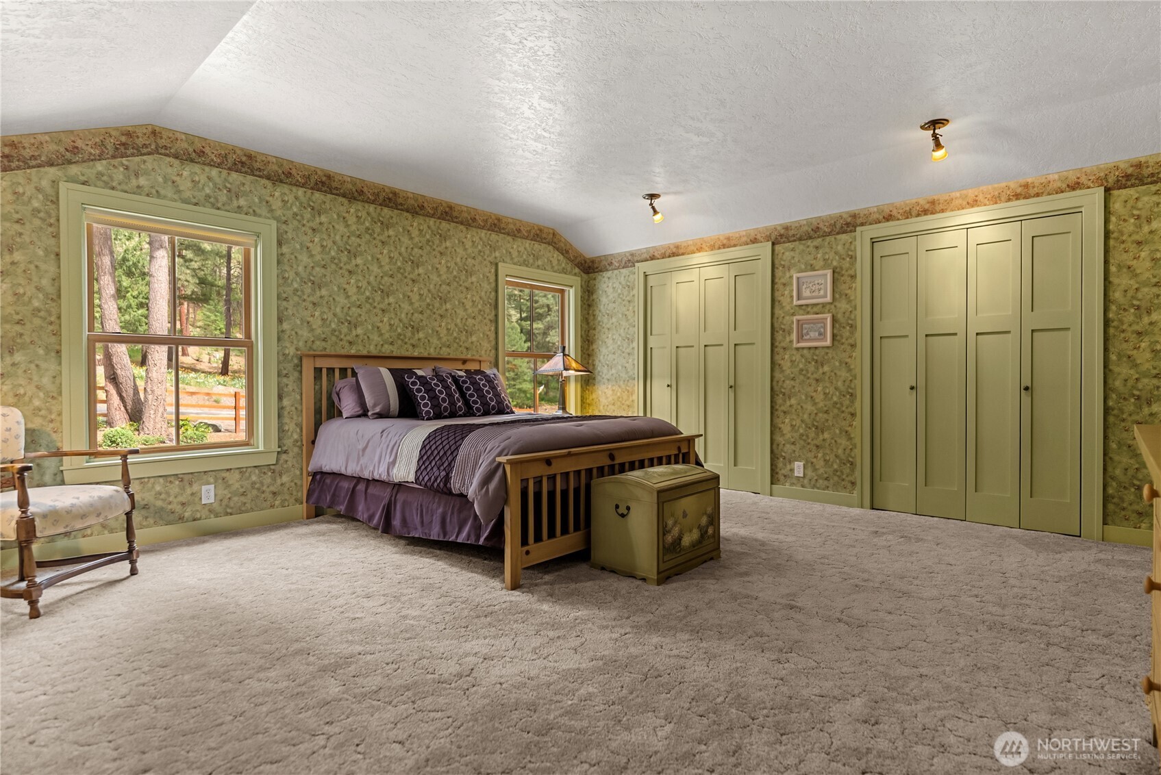 201 Libby Creek Road Carlton, WA 98814 - Photo 21 of 37 a spacious bedroom with a bed and a cabinets