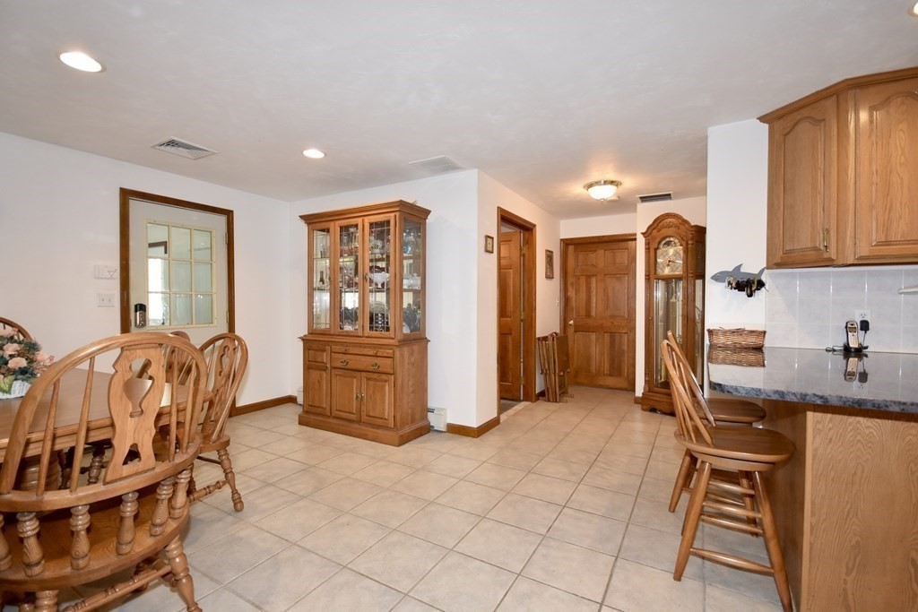 172 Pierce Street Rochester, MA 02770 - Photo 8 of 27