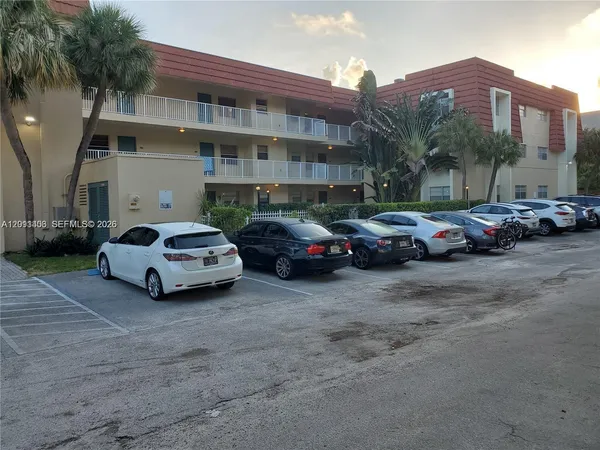 $1,700 | 1300 Moffett Street, Unit 107, Hallandale Beach, FL 33009