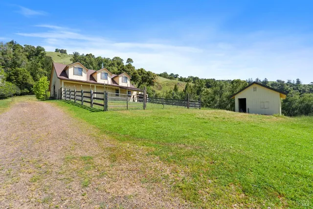 a view of a house with a yard