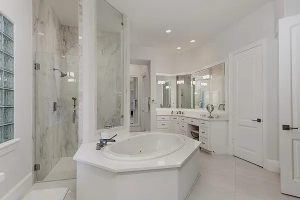 $3,700,000 | 10 Norlund Way, The Woodlands, TX 77382