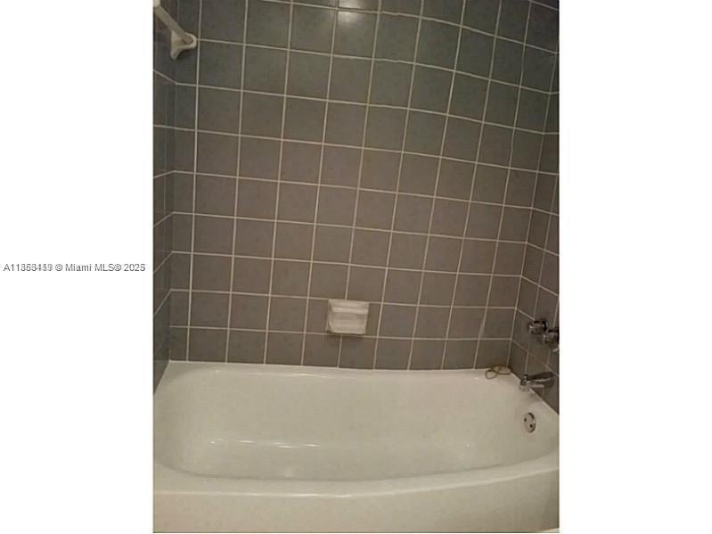 5401 Collins Avenue, Unit 829 Miami Beach, FL 33140 - Photo 14 of 29 a bathroom with a bathtub