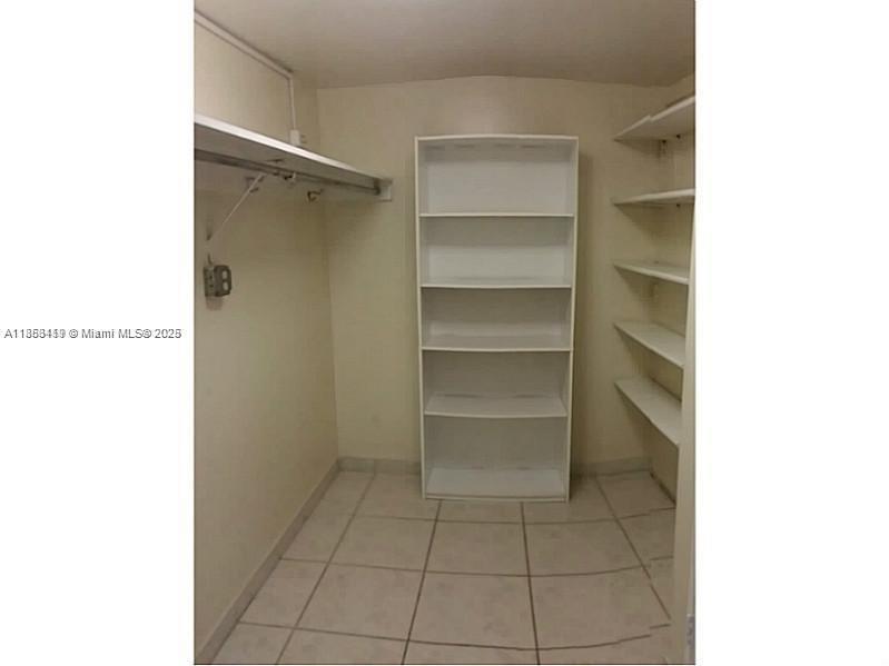 5401 Collins Avenue, Unit 829 Miami Beach, FL 33140 - Photo 17 of 29