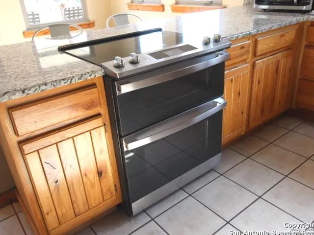 $1,800 | 350 White Bass Drive, Lakehills, TX 78063