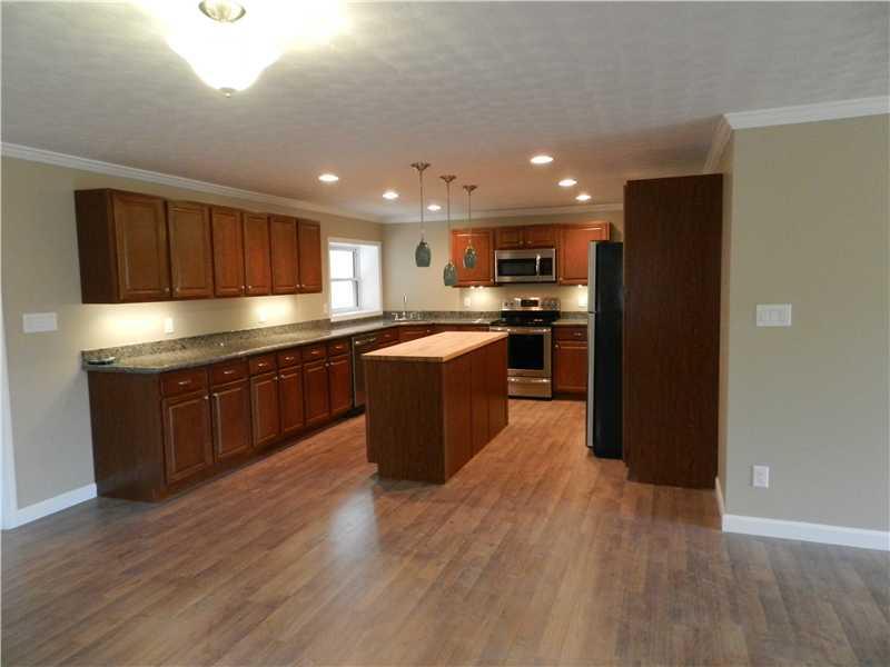 352 Chapel Road Aliquippa, PA 15001 - Photo 2 of 17 Kitchen. granite counters!
